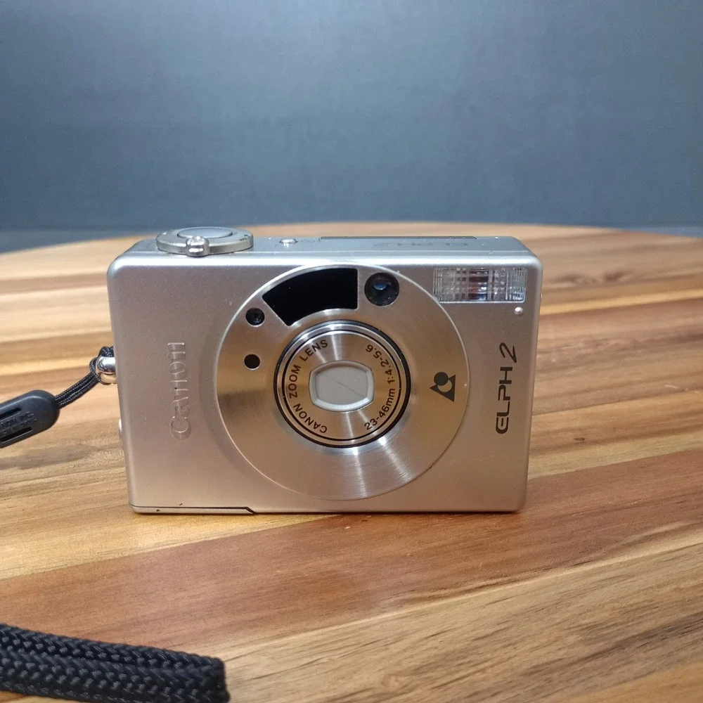 Canon Elph 2 Digital Camera Point‎ and Shoot Silver Japan 23-46mm Zoom Tested
